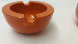 Setje asbakken in oranje 311 en 312 / Set ashtrays in orange 311 and 312