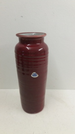 Duifs vaas rood met minimaal paars 27 cm. / Duifs vase in red with minimal purple