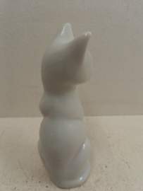 Mooi keramiek wit poesje 12 cm. / Beautiful ceramic white cat 4.72 inch.