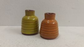J vaasje in grijs rood 6.5 cm. / Little J vase in gray and red
