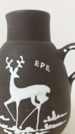 Mooi bruin vaasje met een hertje Epe / Nice brown vase with a dear Epe