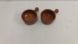 Oude sauskommetjes in bruin nr. 3528. / Old sauce bowls brown nr. 3528