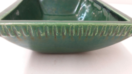 Een plantschaal in groen. / Planter in green.