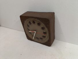 Mooie bruine wandklok keramiek / Beautiful brown wall clock ceramics