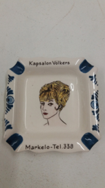 Asbakje met Kapsalon Völkers 11 cm. / Little ashtray with Haidressers Völkers 4.3 inch.