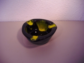 Zwart gele asbak Jan van Erp ? / Black and yellow ashtray Jan van Erp ?