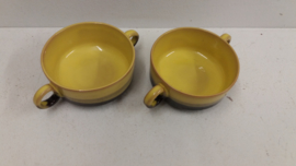 Geel bruine soepkommen met oortjes /  Yellow brown soup bowls with handles