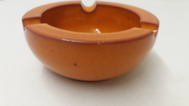 Setje asbakken in oranje glazuur  / Set ashtrays in orange glace
