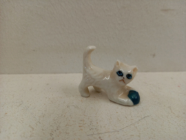Bruin poesje brons 3 cm.  Schotland/ Little brown cat bronze 1.18 inch. Scotland