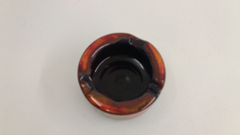 Asbakje in bruin met rode en gele glazuur / Ashtray in brown with red and yellow glace