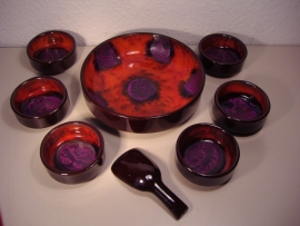 Pindaset bruin met oranje en paars. / Peanut set brown with orange and purple.