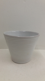 Wit bloempotje met ribbels nr. 2110 /  White planter with ribs number 2110