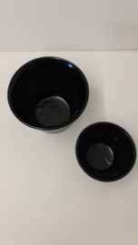 Bloempotjes zwart 2111 gemerkt b en 0 / Planters in black 2111 marked b and 0