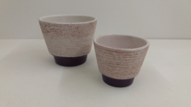 Bloempotten grove structuur paars nr. 2117 / Planters with coarse relief  nr. 2117