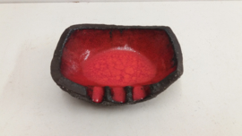 Mooie oranje asbak van Artistique . / Nice orange ashtray by Artistique