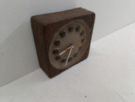 Mooie bruine wandklok keramiek / Beautiful brown wall clock ceramics