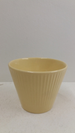 Set potten in geel nummer 2075. Erica / Set planters in yellow number 2075. Erica