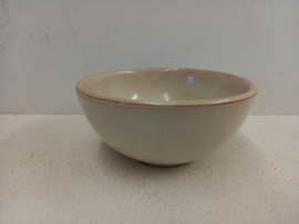 Mooi schaaltje gemerkt H v D en 393-2 beige / Nice bowl marked H v D and 393-2 beige