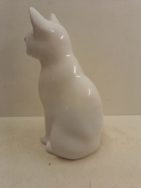 Mooi keramiek wit poesje 29 cm. / Beautiful ceramic white cat 11.41 inch.