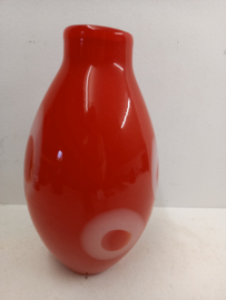 Mooie rode vaas glas 33 cm. / Beautiful red vase glass 12.99 inch.