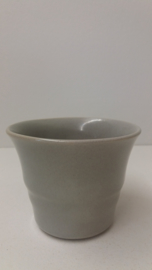 Bloempotje in grijs  2111 gemerkt A  / Planter in gray 2111 marked A