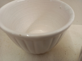 2 witte potjes in nummer 2100 / 2 white planters in number 2100