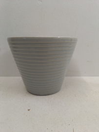 Bloempot grijs lijntjes 13.5 cm. / Planter in gray with lines 5.31 inch.