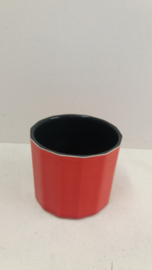 Rode bloempot nummer 2140 in maat 3 / Red planter number 2140 size 3