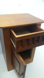 Mooie nachtkastjes in eikenhout / Nice bedsite tables in oak