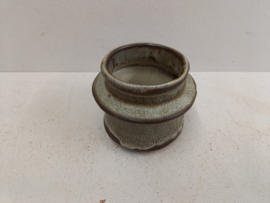 Vaasje in grijs met bruin gemerkt B32 / Little vase in gray with brown marked B35