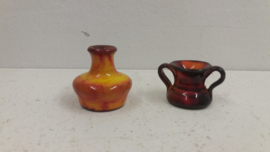 Kleine paarse vaasjes fatlava 4 en 3  cm. / Small purple vases fatlava 1.57 and  1.18inch.