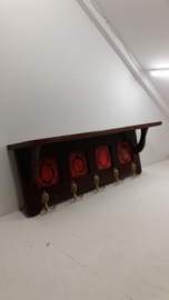 Mooie oude kapstok met oranje tegels / Nice old coat rack with orange tiles