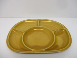 Sèvres fondue bord in bruin. / Sèvres fondue plate in brown.