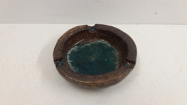 Mooie asbak in blauw met grove structuur / Nice ashtray in blue with coarse structure