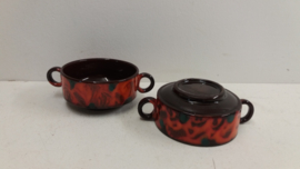 Bruine soepkommen met oranje  /  Brown soup bowls with orange