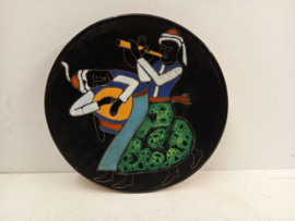 Wandbord met 2 mannen die muziek maken 27 cm. / Wall plate with 2 men making music 27 cm.