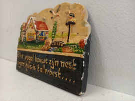 Spreukentegeltje  " Elke vogel bouwt zijn nest eigen huis is het allerbest "
