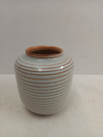 Adco klein ribbel vaasje 1016 10 cm. / Adco small ribbed vase 1016 3.9 inch.