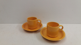 Kop en schotel in geel keramiek / Cup and Saucer in yellow ceramics