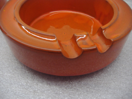 Set van 2 asbakken in oranje / Set 2 ashtrays in orange