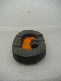Zwarte asbak rode geglazuurde binnenkant / Black ashtray glaced red inside