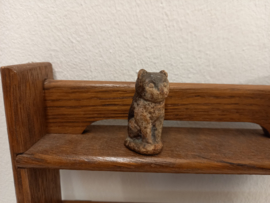 Bruin poesje brons 3 cm.  Schotland/ Little brown cat bronze 1.18 inch. Scotland