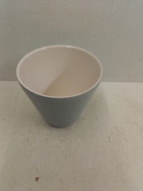 Bloempot grijs lijntjes 10 cm. / Planter in gray with lines 3.91 inch.