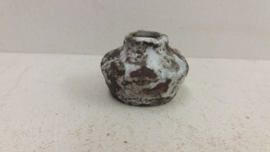 Bruin vaasje witte fatlava 3 cm. / Brown little vase white fatlava 1.18 inch.