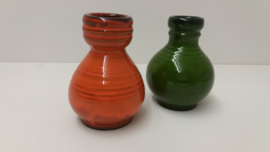 4 vaasjes in oranje geel en groen /  4 little vases orange green and yellow