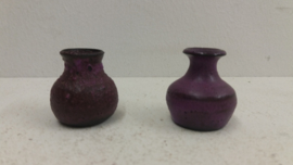 Kleine paarse vaasjes fatlava 4 en 3  cm. / Small purple vases fatlava 1.57 and  1.18inch.