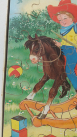 Jig-saw puzzel jongetje op hobbelpaard / Jig-saw puzzle boy on rocking horse