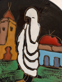 Bord met vrouw in witte jurk 23,5 cm. / Plate with woman in white dress 23,5 cm.