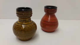4 vaasjes in oranje geel en groen /  4 little vases orange green and yellow