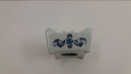 Set 7 stoeltjes asbakken Delfts blauw / Set 7 chair ashtrays Delfts blue